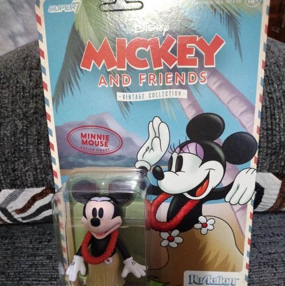 Super 7 action figure. Minnie Mouse Hawaiian vacation. New in package. - Picture 1 of 5